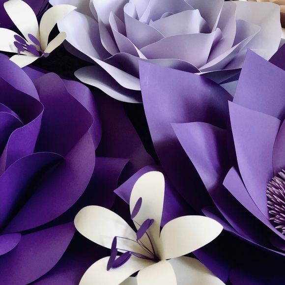 Large Paper Flower Set - Picture 5 of 7